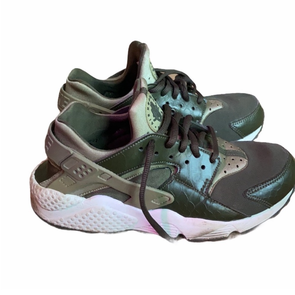 Nike Air Huaraches Army Green